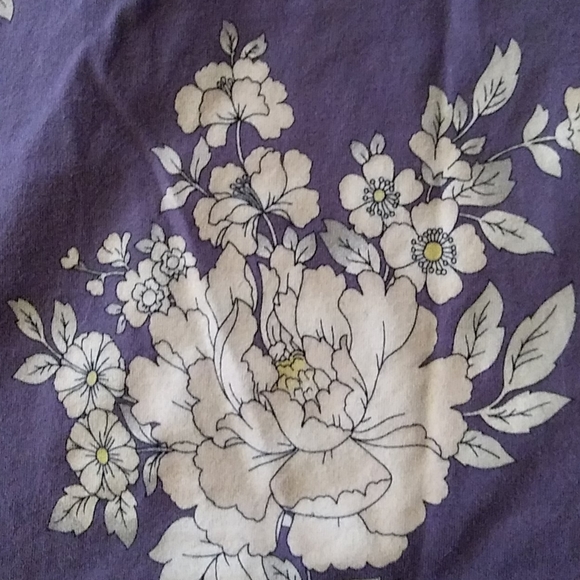 Floral tee - Picture 7 of 7